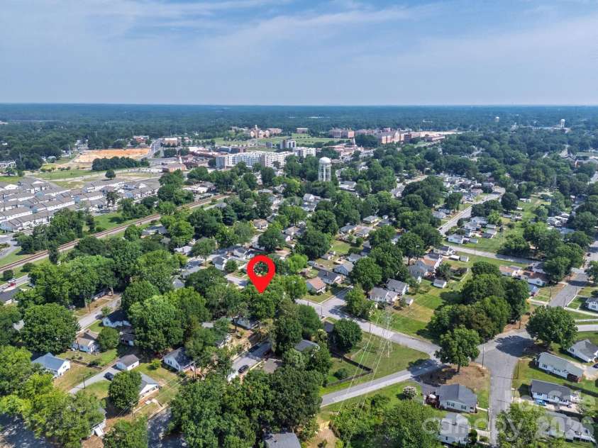 400 Rose Avenue, Kannapolis, NC 28083.  MLS# CAR4390121, YatesRealty ID 29034. 