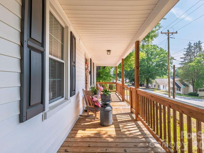 400 Rose Avenue, Kannapolis, NC 28083.  MLS# CAR4390121, YatesRealty ID 29034. 