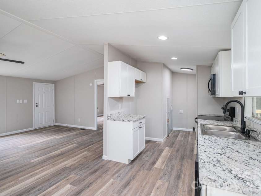 3462 Eaker Road, Cherryville, NC 28021.  MLS# CAR4390279, YatesRealty ID 29035. Kitchen