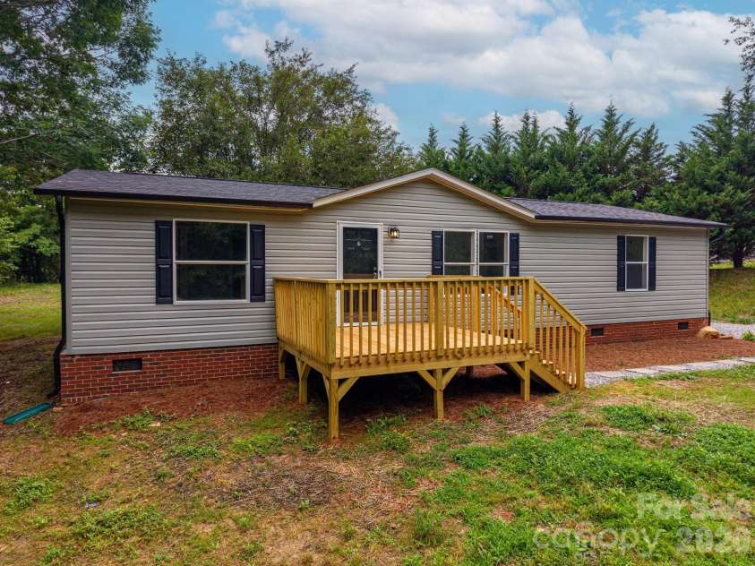 3462 Eaker Road, Cherryville, NC 28021.  MLS# CAR4390279, YatesRealty ID 29035. Welcome to 3462 Eaker Road with an oversized front porch