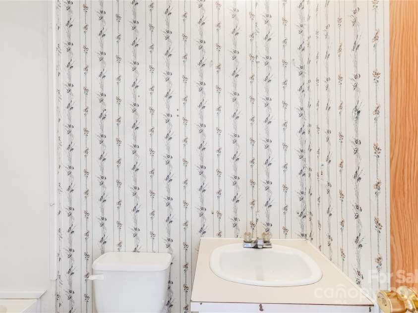 7050 Woodleaf Road, Woodleaf, NC 27054.  MLS# CAR4276614, YatesRealty ID 29035. Hall Bath