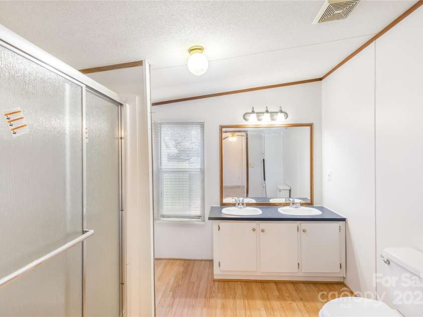 7050 Woodleaf Road, Woodleaf, NC 27054.  MLS# CAR4276614, YatesRealty ID 29035. Primary Bath