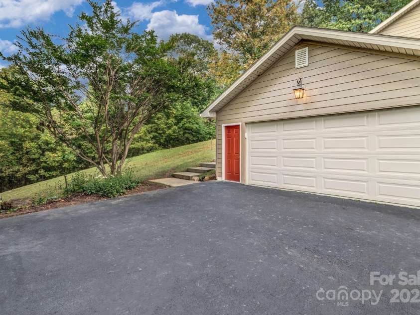 283 Blake Drive, Canton, NC 28716.  MLS# CAR4307374, YatesRealty ID 29036. 