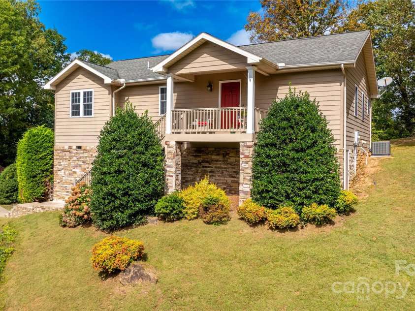 283 Blake Drive, Canton, NC 28716.  MLS# CAR4307374, YatesRealty ID 29036. 