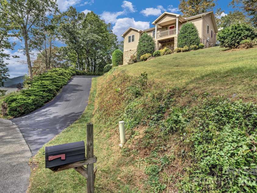 283 Blake Drive, Canton, NC 28716.  MLS# CAR4307374, YatesRealty ID 29036. 