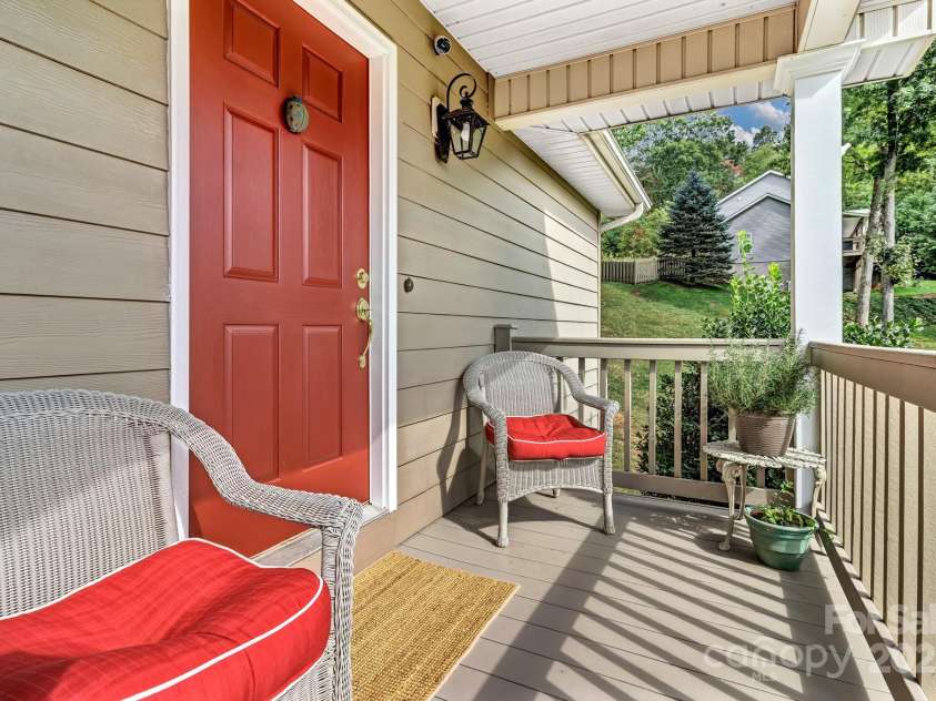 283 Blake Drive, Canton, NC 28716.  MLS# CAR4307374, YatesRealty ID 29036. 