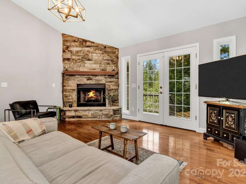 283 Blake Drive, Canton, NC 28716.  MLS# CAR4307374, YatesRealty ID 29036. 