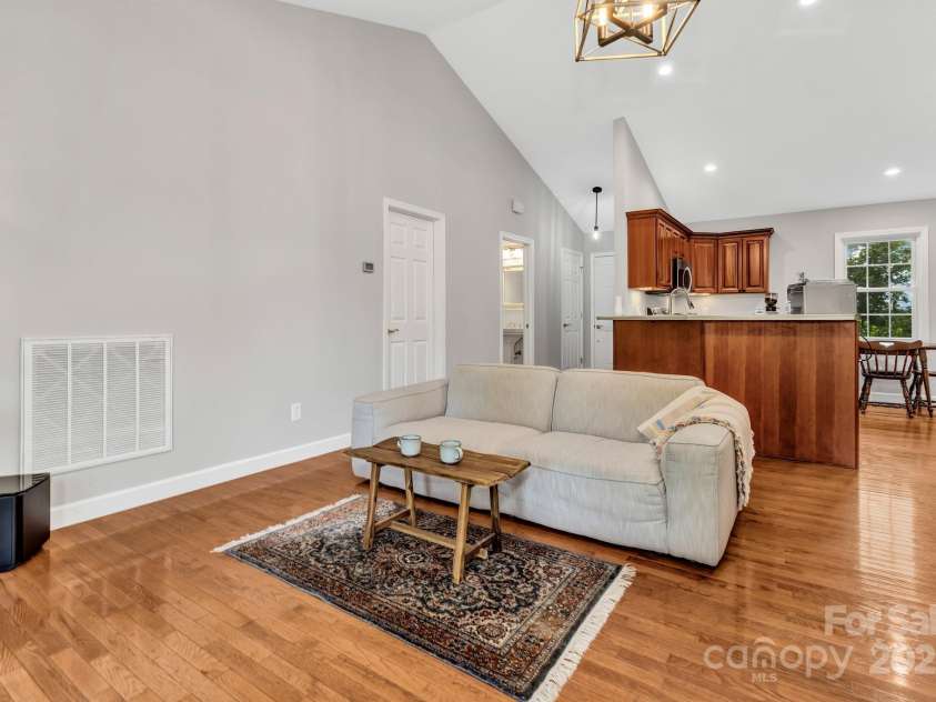 283 Blake Drive, Canton, NC 28716.  MLS# CAR4307374, YatesRealty ID 29036. 