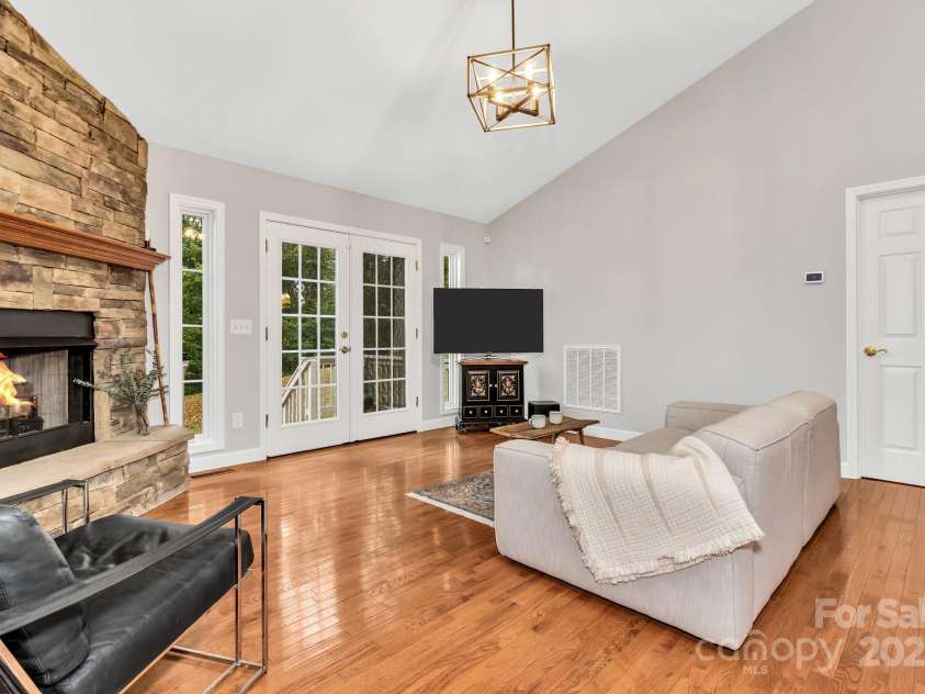 283 Blake Drive, Canton, NC 28716.  MLS# CAR4307374, YatesRealty ID 29036. 