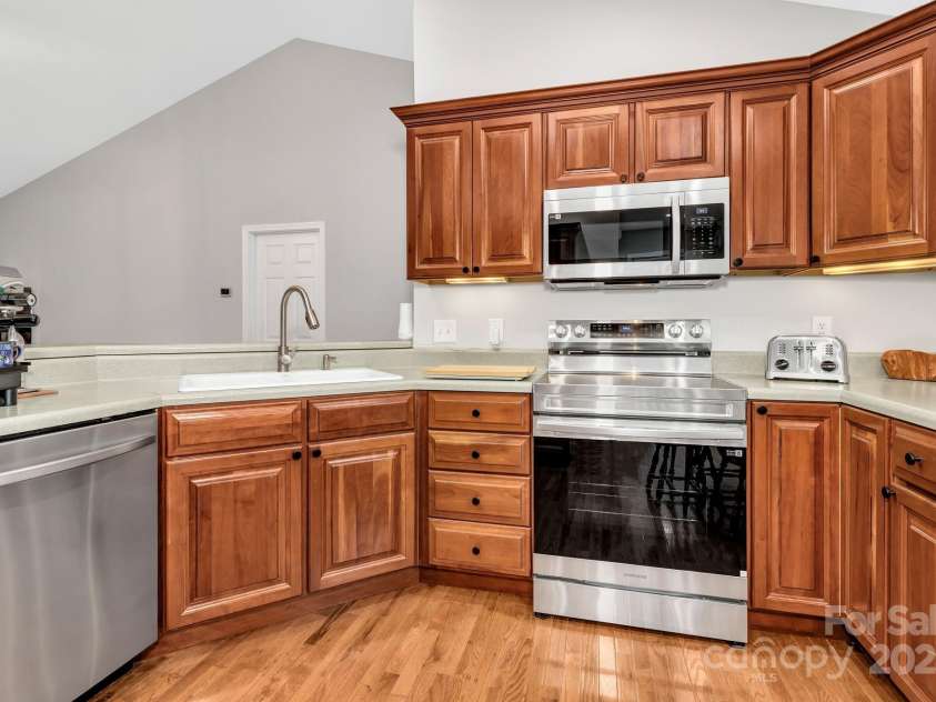 283 Blake Drive, Canton, NC 28716.  MLS# CAR4307374, YatesRealty ID 29036. 