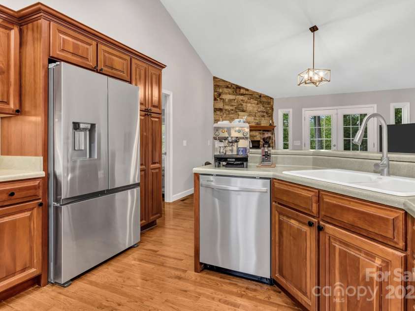 283 Blake Drive, Canton, NC 28716.  MLS# CAR4307374, YatesRealty ID 29036. 