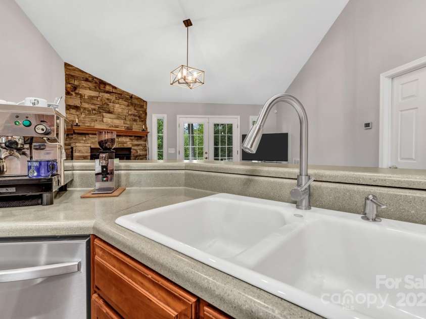 283 Blake Drive, Canton, NC 28716.  MLS# CAR4307374, YatesRealty ID 29036. 