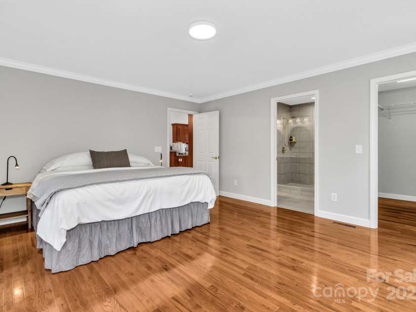 283 Blake Drive, Canton, NC 28716.  MLS# CAR4307374, YatesRealty ID 29036. 