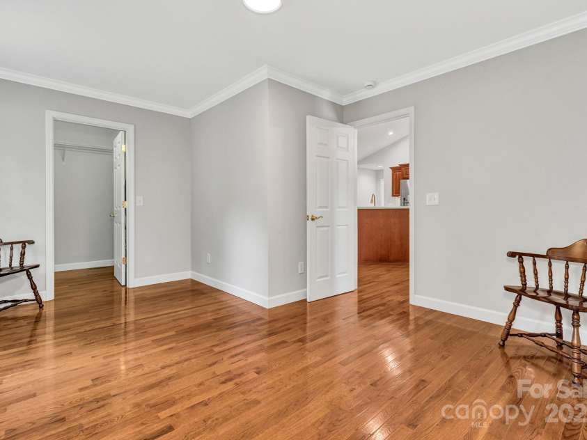 283 Blake Drive, Canton, NC 28716.  MLS# CAR4307374, YatesRealty ID 29036. 