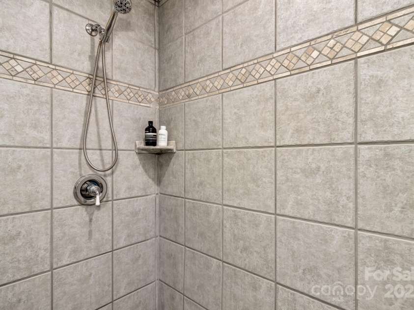 283 Blake Drive, Canton, NC 28716.  MLS# CAR4307374, YatesRealty ID 29036. 