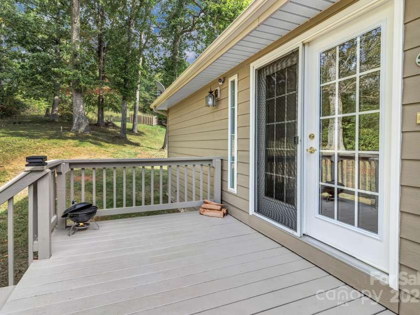 283 Blake Drive, Canton, NC 28716.  MLS# CAR4307374, YatesRealty ID 29036. 