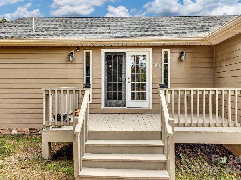 283 Blake Drive, Canton, NC 28716.  MLS# CAR4307374, YatesRealty ID 29036. 