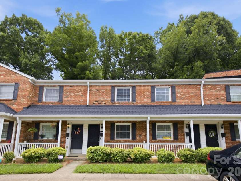 1215 Green Oaks Lane, Charlotte, NC 28205.  MLS# CAR4387750, YatesRealty ID 29037. 