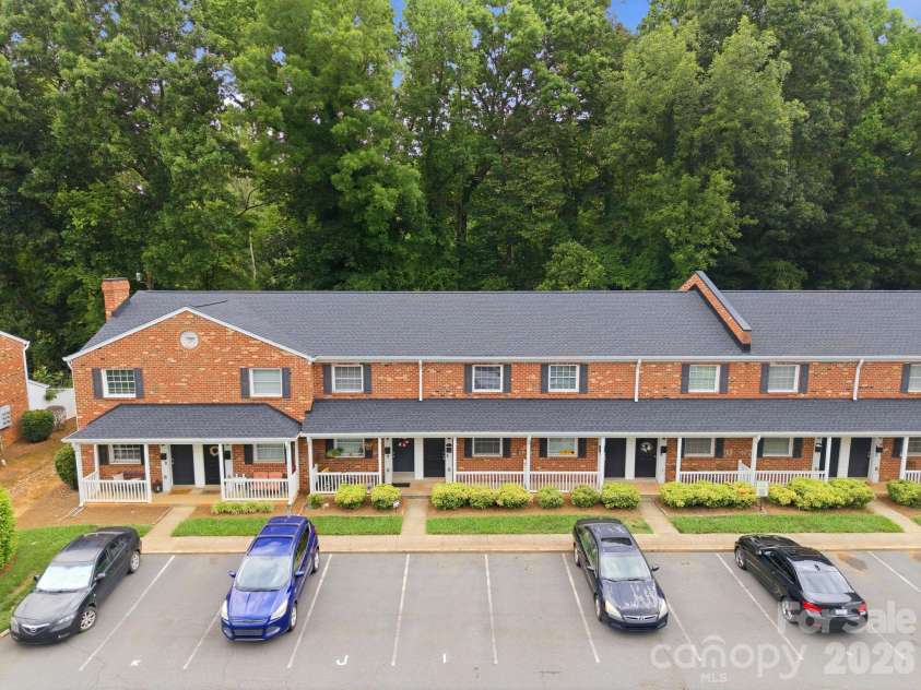 1215 Green Oaks Lane, Charlotte, NC 28205.  MLS# CAR4387750, YatesRealty ID 29037. 
