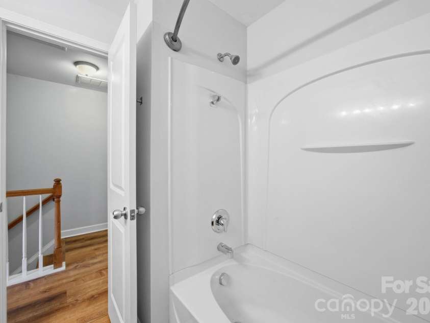 1215 Green Oaks Lane, Charlotte, NC 28205.  MLS# CAR4387750, YatesRealty ID 29037. Full bath upstairs