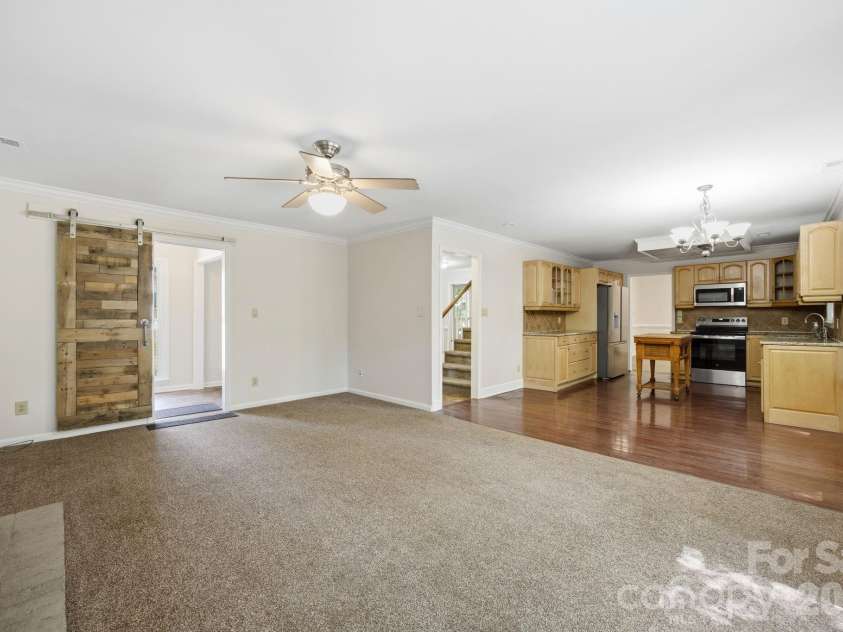 2011 Windlock Drive, Charlotte, NC 28270.  MLS# CAR4362953, YatesRealty ID 29038. Great Room2011 Windlock DrCharlotte, NC 28270