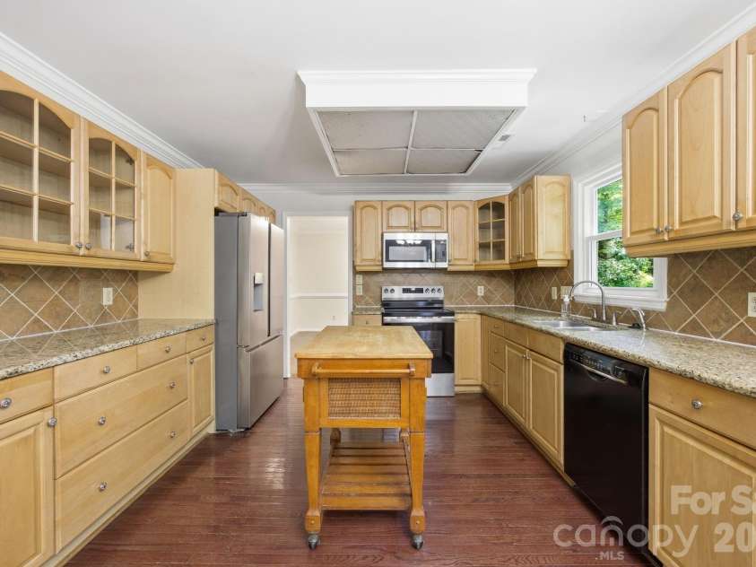 2011 Windlock Drive, Charlotte, NC 28270.  MLS# CAR4362953, YatesRealty ID 29038. Super Functional Layout2011 Windlock DrCharlotte, NC 28270