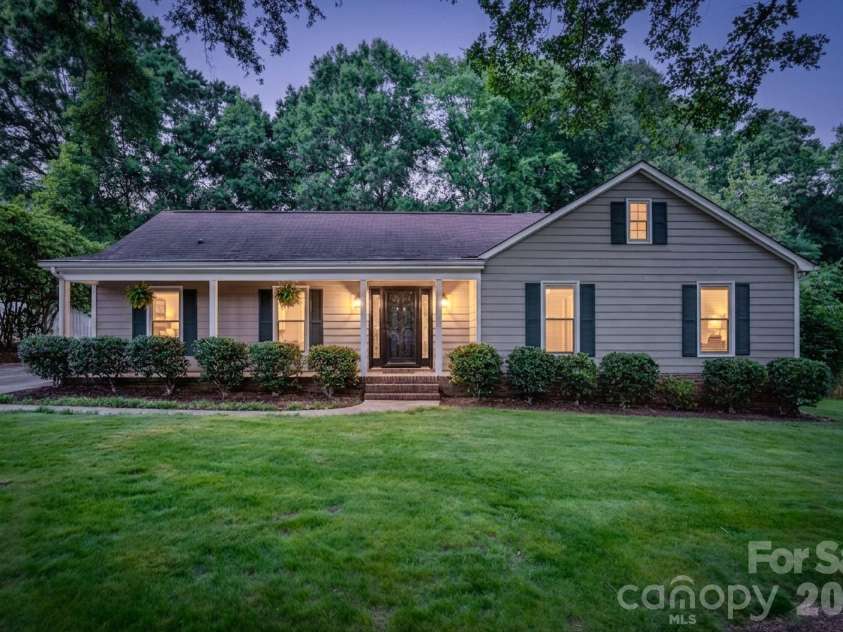 11831 Parks Farm Lane, Charlotte, NC 28277.  MLS# CAR4385402, YatesRealty ID 29039. 