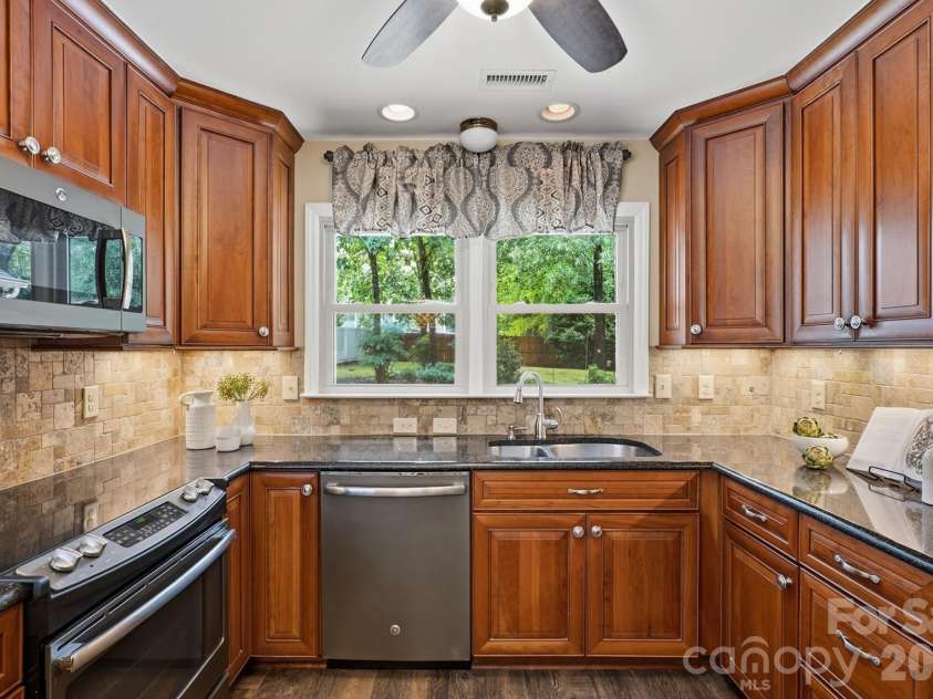 11831 Parks Farm Lane, Charlotte, NC 28277.  MLS# CAR4385402, YatesRealty ID 29039. 
