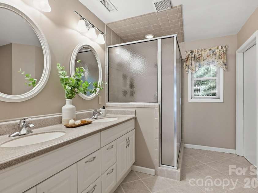 11831 Parks Farm Lane, Charlotte, NC 28277.  MLS# CAR4385402, YatesRealty ID 29039. 