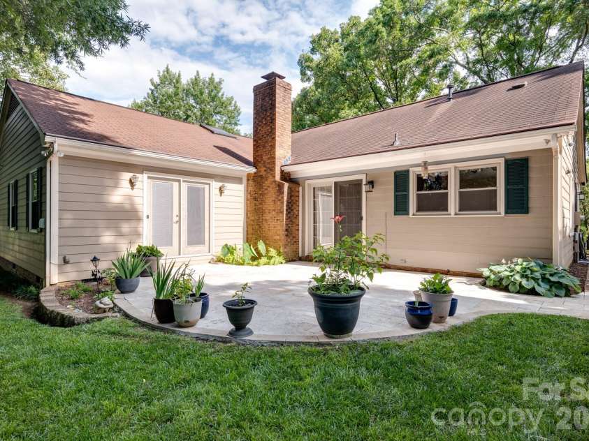 11831 Parks Farm Lane, Charlotte, NC 28277.  MLS# CAR4385402, YatesRealty ID 29039. 
