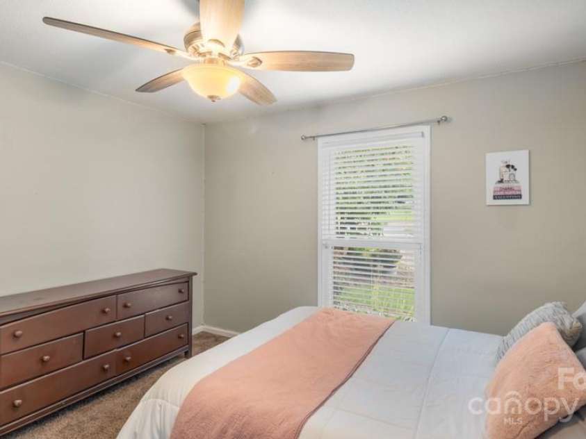 1718 Candlewood Court, High Point, NC 27265.  MLS# CAR4285098, YatesRealty ID 29039. 