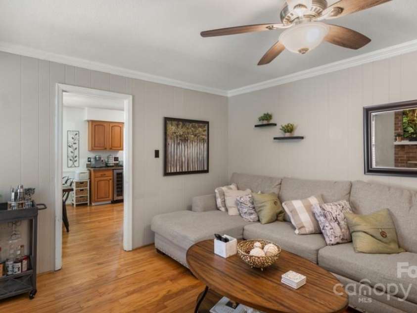1718 Candlewood Court, High Point, NC 27265.  MLS# CAR4285098, YatesRealty ID 29039. 