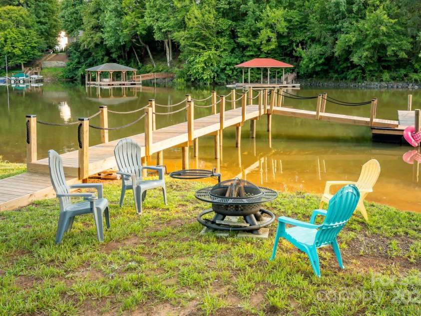 324 Bridgewater Lane, Mooresville, NC 28117.  MLS# CAR4222463, YatesRealty ID 2904. 