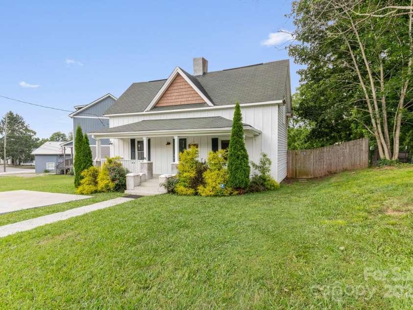 761 Main Street, Canton, NC 28716.  MLS# CAR4281762, YatesRealty ID 2904. 761 N Main St