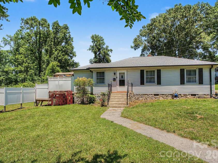 101 Charles Street, Cherryville, NC 28021.  MLS# CAR4385889, YatesRealty ID 29040. 