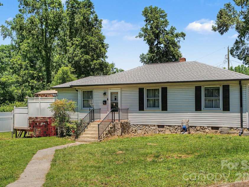 101 Charles Street, Cherryville, NC 28021.  MLS# CAR4385889, YatesRealty ID 29040. Welcome Home!!