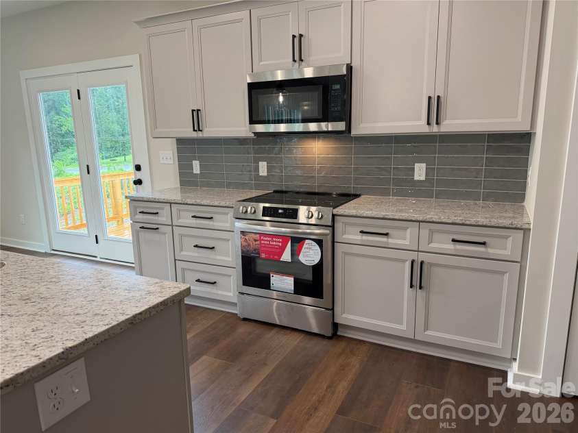 17 Tennyson Drive, Taylorsville, NC 28681.  MLS# CAR4371136, YatesRealty ID 29041. Tile Backsplash