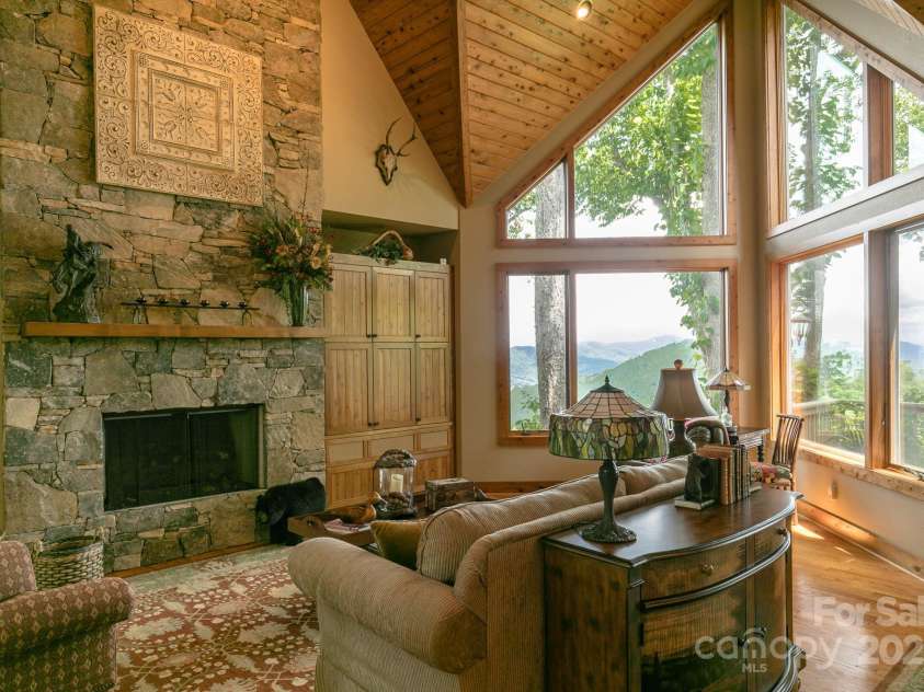 456 Spring House Drive, Burnsville, NC 28714.  MLS# CAR4285583, YatesRealty ID 29041. 