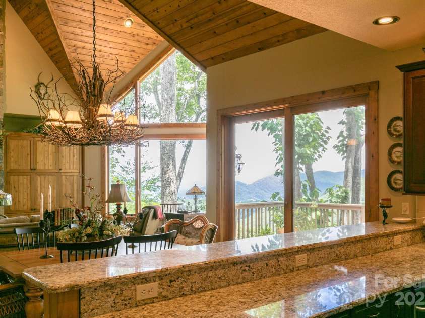 456 Spring House Drive, Burnsville, NC 28714.  MLS# CAR4285583, YatesRealty ID 29041. 