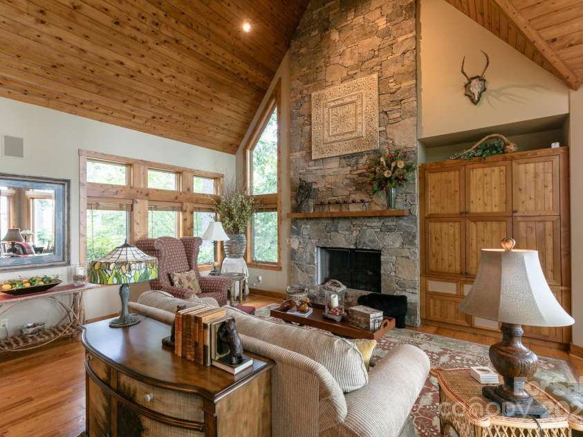 456 Spring House Drive, Burnsville, NC 28714.  MLS# CAR4285583, YatesRealty ID 29041. 