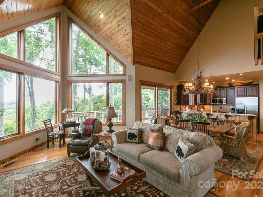 456 Spring House Drive, Burnsville, NC 28714.  MLS# CAR4285583, YatesRealty ID 29041. 