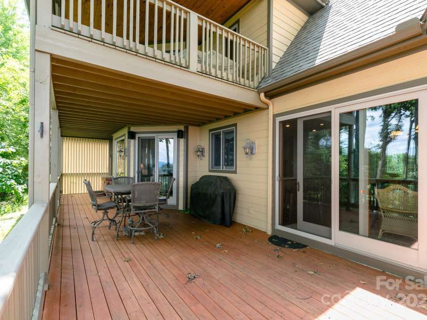 456 Spring House Drive, Burnsville, NC 28714.  MLS# CAR4285583, YatesRealty ID 29041. 