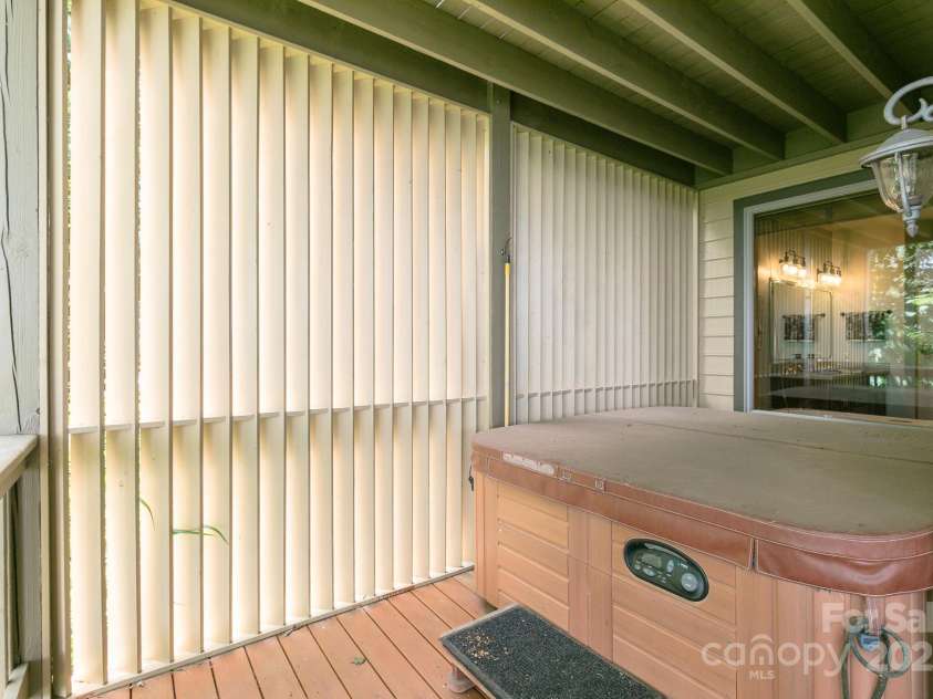 456 Spring House Drive, Burnsville, NC 28714.  MLS# CAR4285583, YatesRealty ID 29041. 