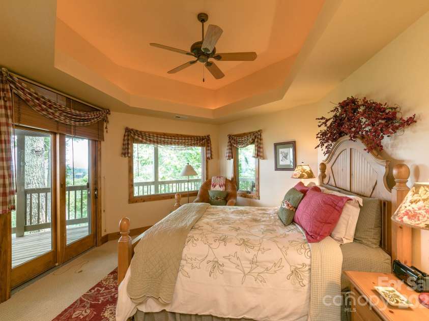 456 Spring House Drive, Burnsville, NC 28714.  MLS# CAR4285583, YatesRealty ID 29041. 