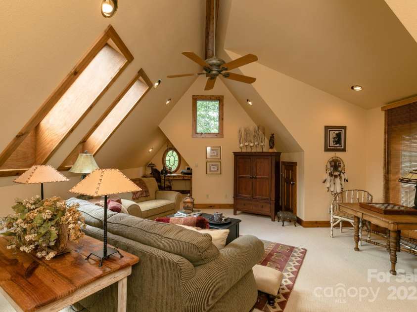 456 Spring House Drive, Burnsville, NC 28714.  MLS# CAR4285583, YatesRealty ID 29041. 