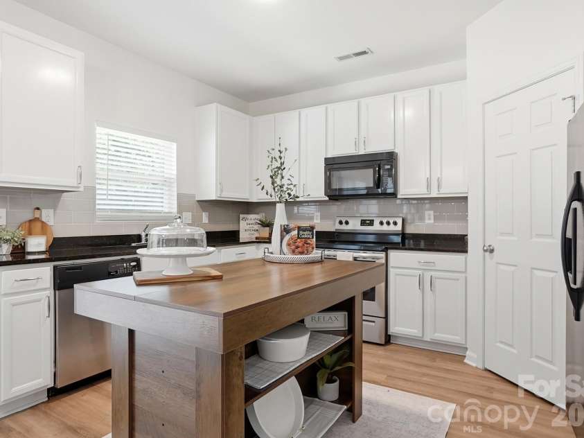 232 Sycamore Creek Road, Fort Mill, SC 29708.  MLS# CAR4385566, YatesRealty ID 29042. 