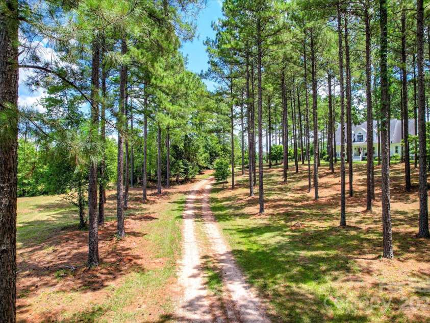 395 New Cut Road, Edgefield, SC 29824.  MLS# CAR4287046, YatesRealty ID 29043. 