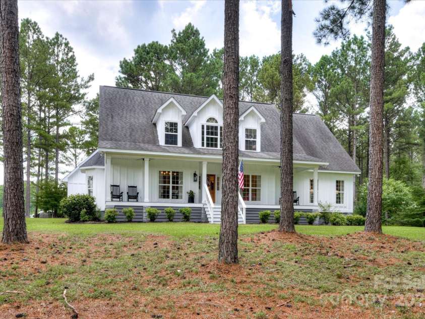 395 New Cut Road, Edgefield, SC 29824.  MLS# CAR4287046, YatesRealty ID 29043. 