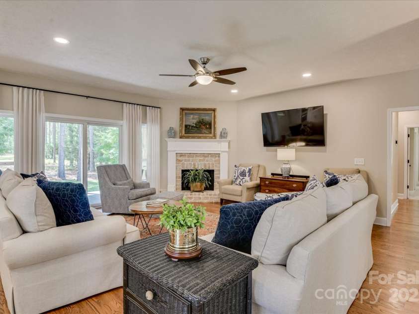 395 New Cut Road, Edgefield, SC 29824.  MLS# CAR4287046, YatesRealty ID 29043. 