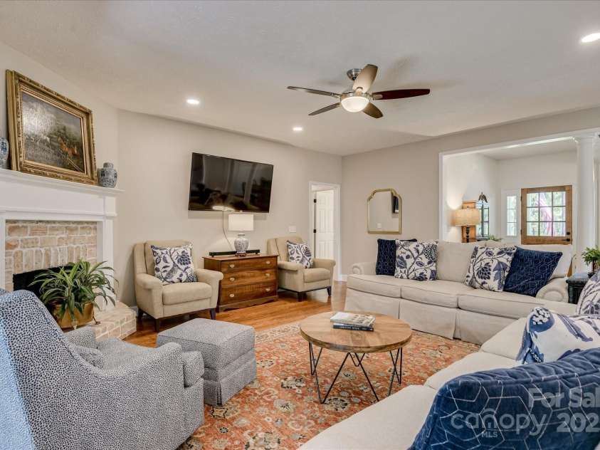 395 New Cut Road, Edgefield, SC 29824.  MLS# CAR4287046, YatesRealty ID 29043. 